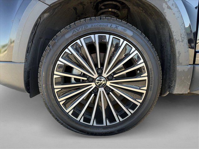 Used 2025 Volkswagen Taos SE FWD image 26