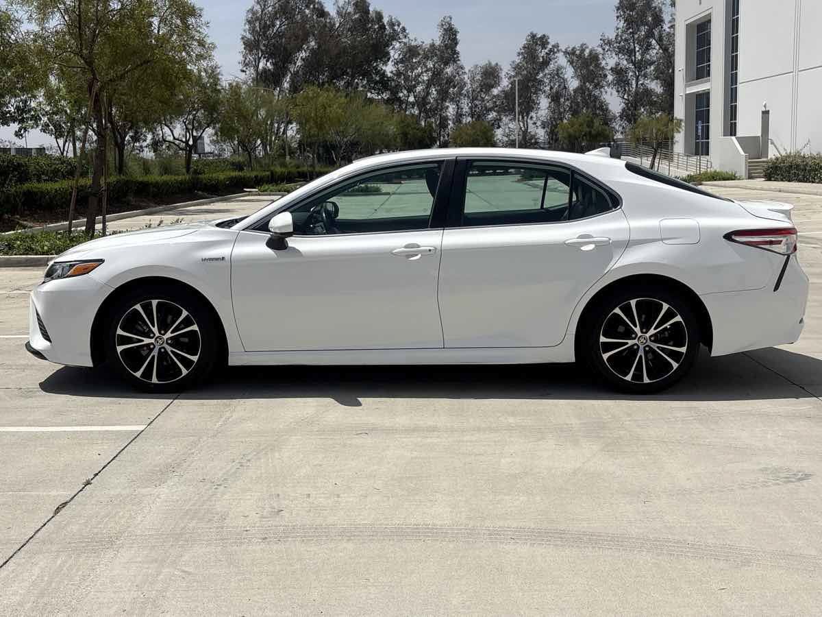 Used 2020 Toyota Camry SE w/ Carpet Mat Package FWD image 6