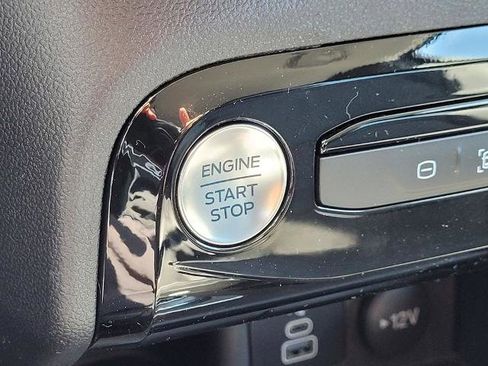 New 2025 Ford Escape SE image 25