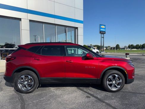 Used 2024 Chevrolet Blazer LT w/ Convenience Package AWD/4WD image 2