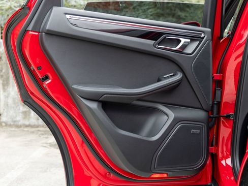 Certified 2026 Porsche Macan AWD/4WD image 50