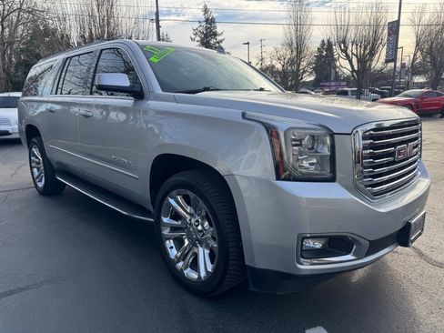 Used 2017 GMC Yukon XL SLT w/ Premium Edition image 6
