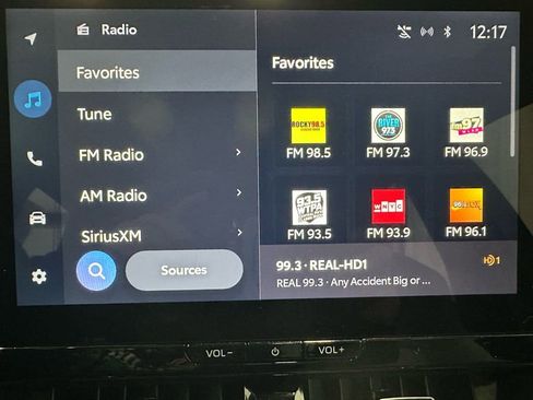 Used 2025 Toyota Corolla SE w/ SE Premium Package image 27