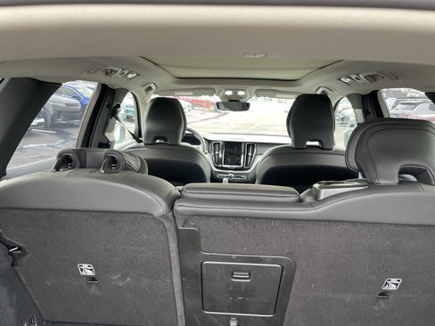 Used 2025 Volvo XC60 B5 Plus image 25