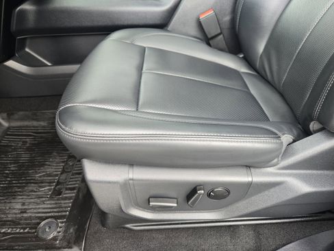 Used 2024 Ford Expedition XLT image 23