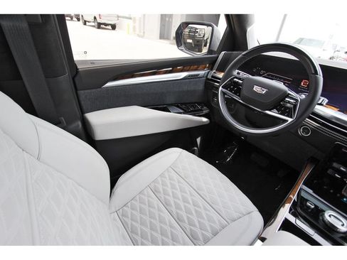 Certified 2026 Cadillac Escalade Platinum Sport w/ LPO, ONYX Package AWD/4WD image 8