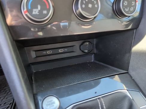 Used 2022 Volkswagen Tiguan S image 18