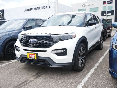 Used 2022 Ford Explorer ST-Line AWD/4WD image 3
