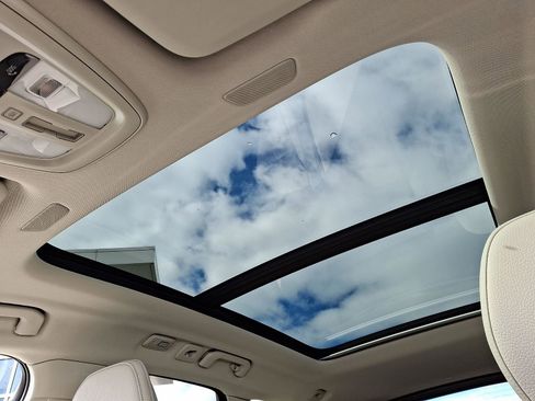 Certified 2023 Volvo XC60 B5 Plus w/ Climate Package image 15