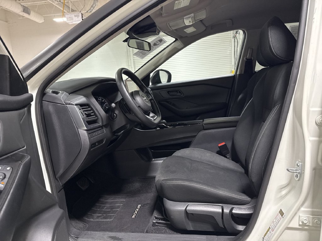 Used 2024 Nissan Rogue S FWD image 19