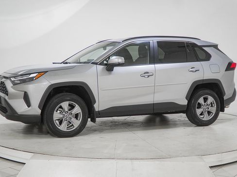 Used 2024 Toyota RAV4 XLE AWD/4WD image 5