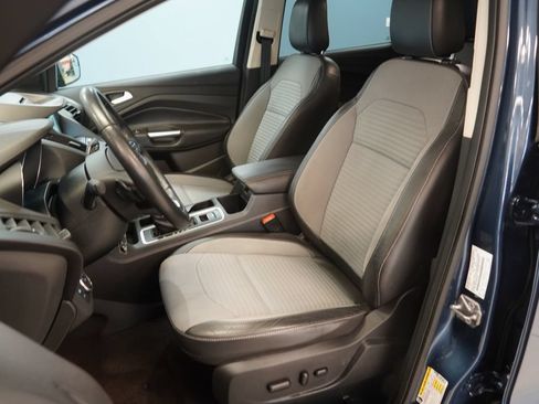 Used 2018 Ford Escape SE w/ SE Sport Appearance Package AWD/4WD image 3