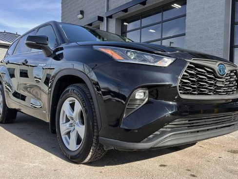 Used 2021 Toyota Highlander LE image 12