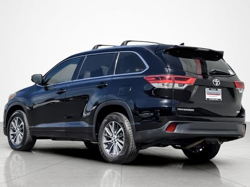 Certified 2018 Toyota Highlander XLE w/ Carpet Mat Package (TMS) image 3