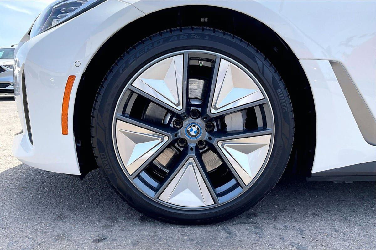 Used 2023 BMW i4 eDrive40 w/ Premium Package RWD image 7
