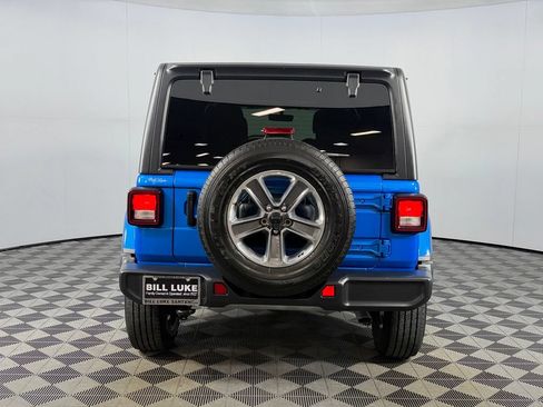 Used 2022 Jeep Wrangler Unlimited Sahara AWD/4WD image 9