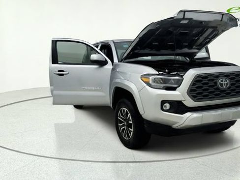 Used 2022 Toyota Tacoma TRD Sport w/ Technology Package AWD/4WD image 10