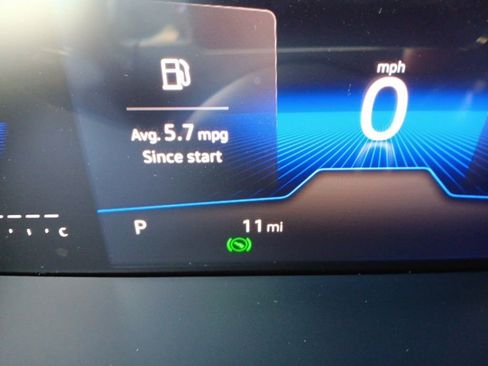 Used 2024 Volkswagen Taos SE w/ Panoramic Sunroof Package image 18