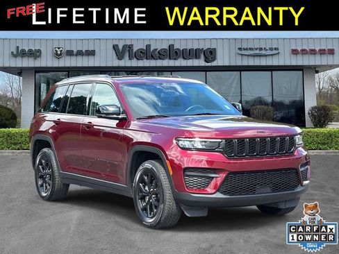Used 2024 Jeep Grand Cherokee Altitude AWD/4WD image 1