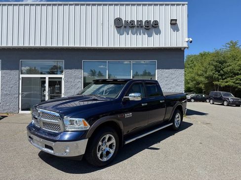 Used 2018 RAM 1500 Laramie w/ Convenience Group AWD/4WD image 3