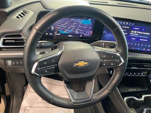 Used 2025 Chevrolet Traverse LT w/ Driver Confidence Package AWD/4WD image 13