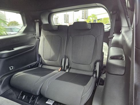 New 2025 Jeep Grand Cherokee L Laredo image 27