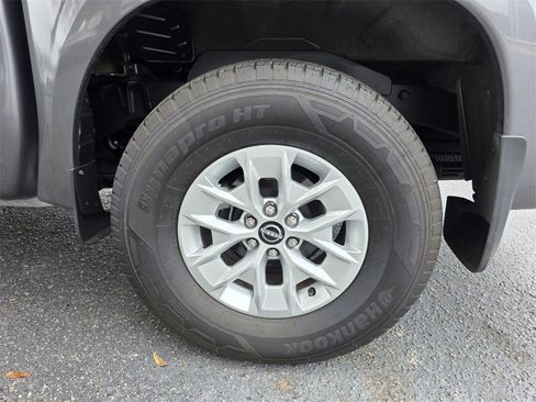 Used 2024 Nissan Frontier SV image 11