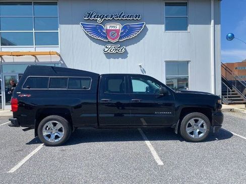 Used 2018 Chevrolet Silverado 1500 Custom w/ Custom Value Package image 2