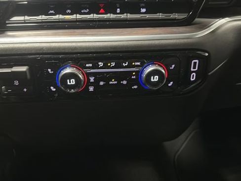 Used 2026 GMC Sierra 1500 SLT AWD/4WD image 18