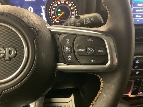 Used 2024 Jeep Wrangler Unlimited Sahara AWD/4WD image 20