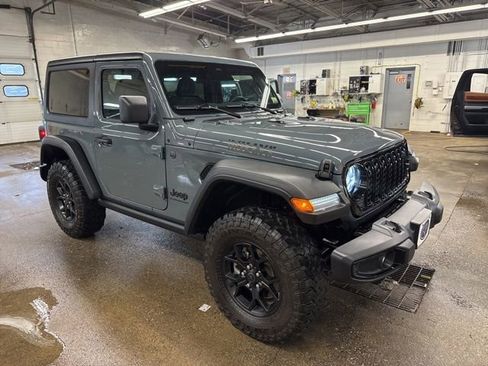 Used 2025 Jeep Wrangler Sport AWD/4WD image 8