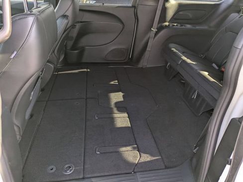 New 2026 Chrysler Pacifica Select FWD image 28