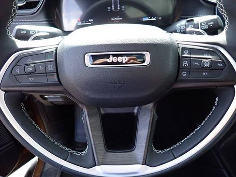 New 2026 Jeep Grand Cherokee Limited w/ Limited Altitude Package AWD/4WD image 19