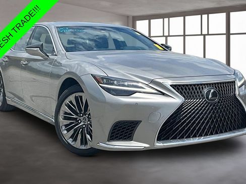 Used 2022 Lexus LS 500 w/ Accessory Package (Z2) RWD image 3