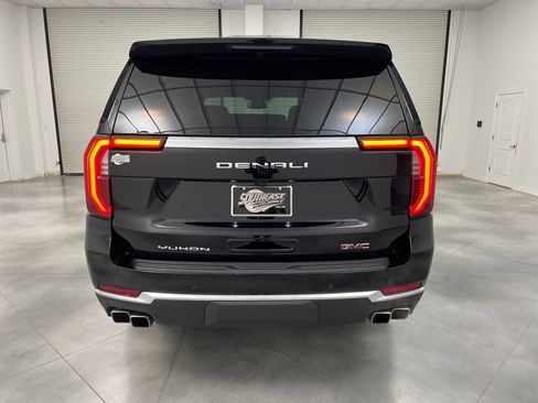 Used 2025 GMC Yukon Denali AWD/4WD image 8