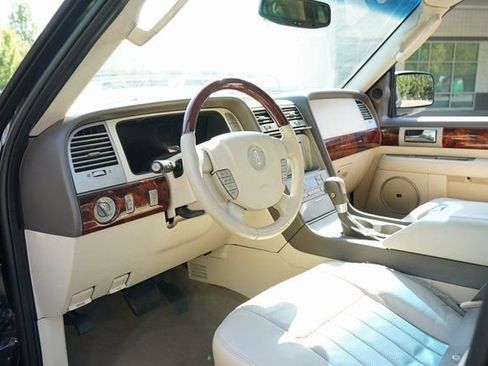 Used 2004 Lincoln Navigator Luxury image 8