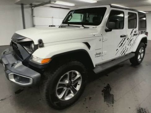 Used 2019 Jeep Wrangler Unlimited Sahara AWD/4WD image 4