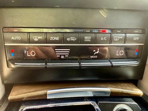 Used 2015 Mercedes-Benz E 350 4MATIC Sedan image 36