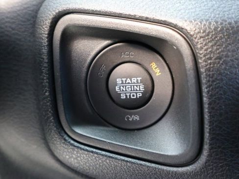 Used 2025 Jeep Gladiator Sport image 31