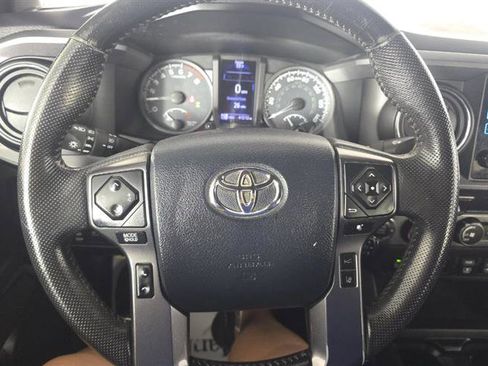 Used 2019 Toyota Tacoma TRD Off-Road w/ Technology Package AWD/4WD image 3