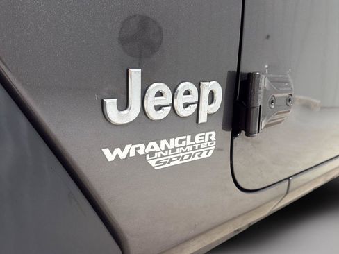 Used 2018 Jeep Wrangler Unlimited Sport S AWD/4WD image 22