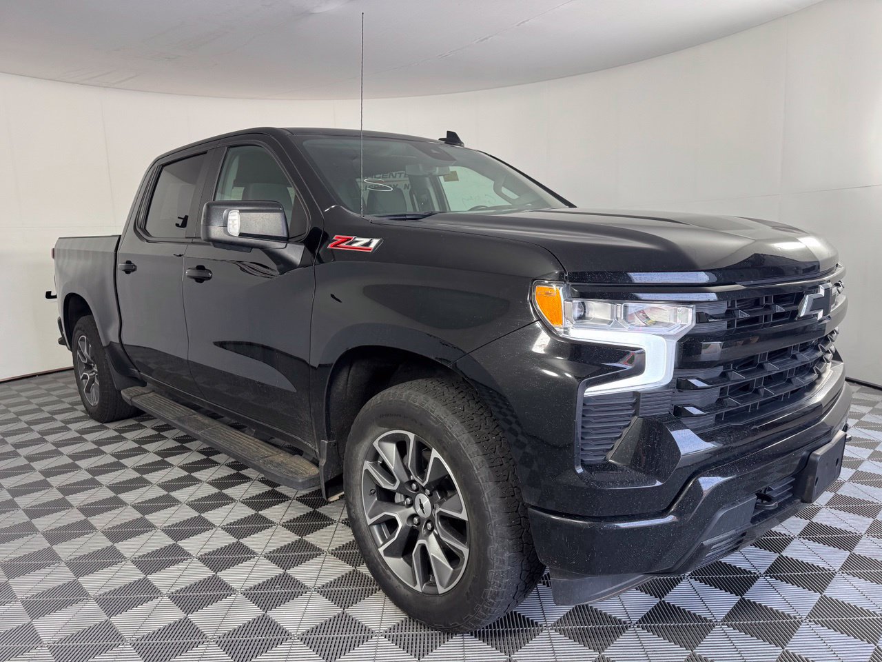 Used 2023 Chevrolet Silverado 1500 RST AWD/4WD image 6