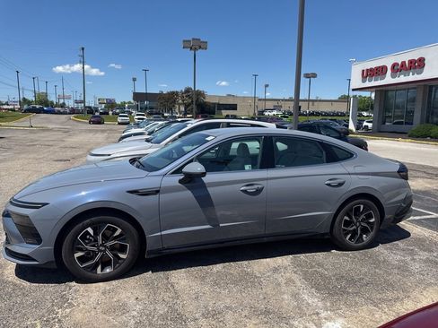 Certified 2025 Hyundai Sonata SEL FWD image 2