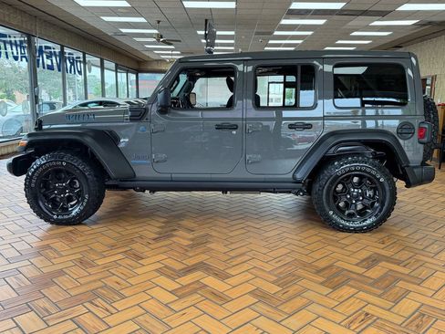 Used 2023 Jeep Wrangler Unlimited w/ Sun & Screen Package AWD/4WD image 5