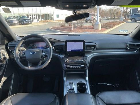 Used 2020 Ford Explorer XLT w/ Equipment Group 202A image 17