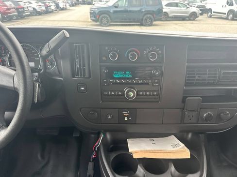 Used 2017 Chevrolet Express 2500 RWD image 20