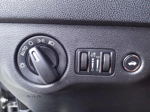 Used 2012 Dodge Charger SE image 13