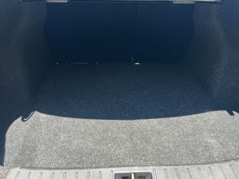 Used 2025 Nissan Versa SV FWD image 29