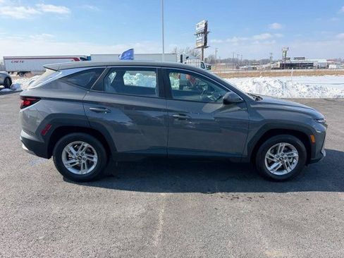 Used 2025 Hyundai Tucson SE FWD image 4