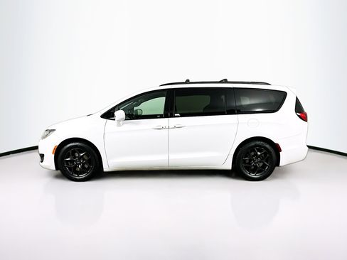 Used 2018 Chrysler Pacifica Touring-L w/ Premium Audio Group image 4